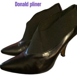 Donald J pliner black booties size 6